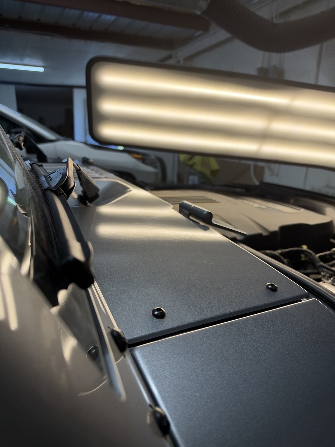 Reflection lamp used to inspect a silver vehicle panel